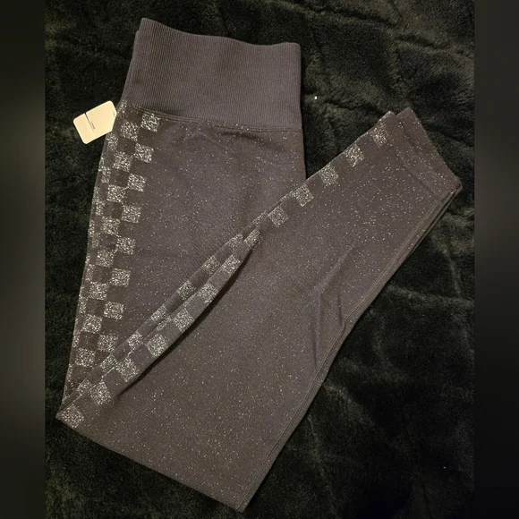 VS PINK SEAMLESS SPARKLE CHECKERED LEGGING AND BRA SET XL - Picture 8 of 8